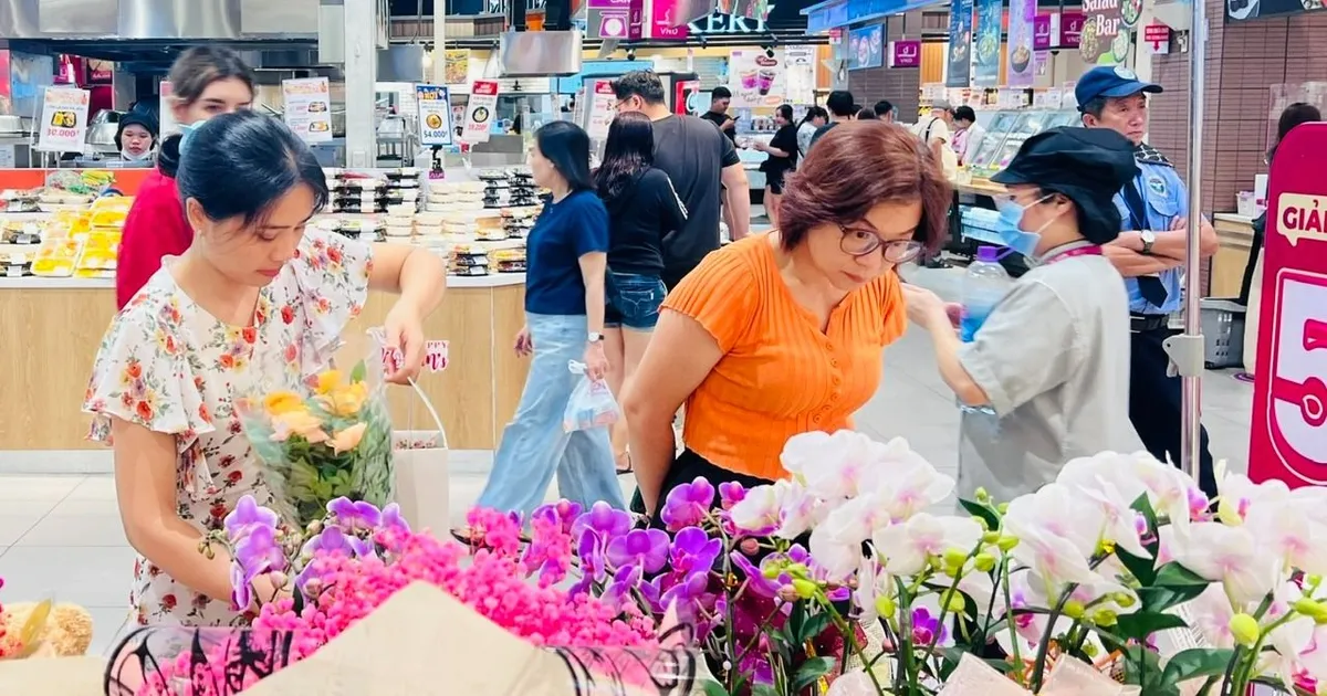Phong phú quà tặng Ngày Phụ nữ Việt Nam