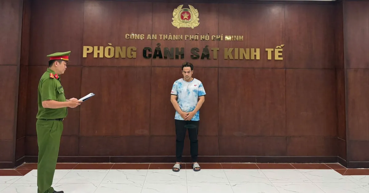 TPHCM: Khởi tố chủ chuỗi cửa hàng kinh doanh giày dép giả mạo thương hiệu 관련 이미지