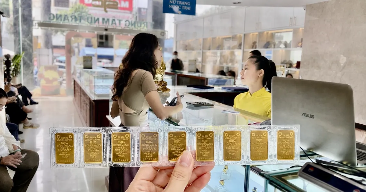 Giá vàng SJC và thế giới: Chênh lệch nới rộng lên 18,5 triệu đồng/lượng