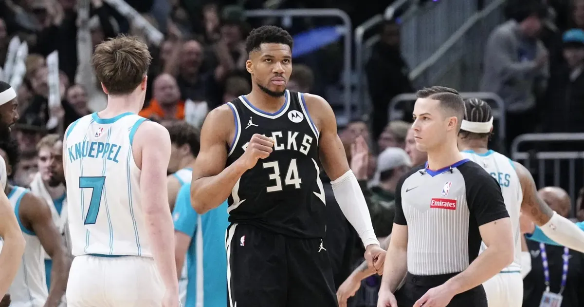 Úp rổ quyết định ở những giây cuối, Giannis Antetokounmpo giúp Milwaukee  Bucks chiến thắng | CHUYÊN TRANG THỂ THAO