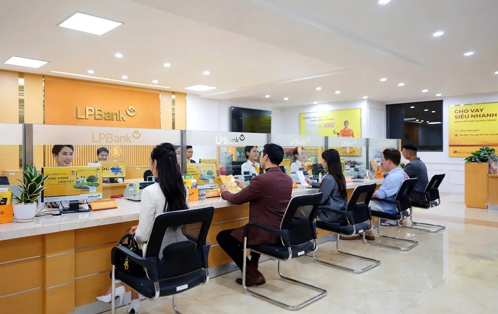 Nhiều ngân hàng giảm lãi suất huy động, đẩy mạnh các gói tín dụng ưu đãi