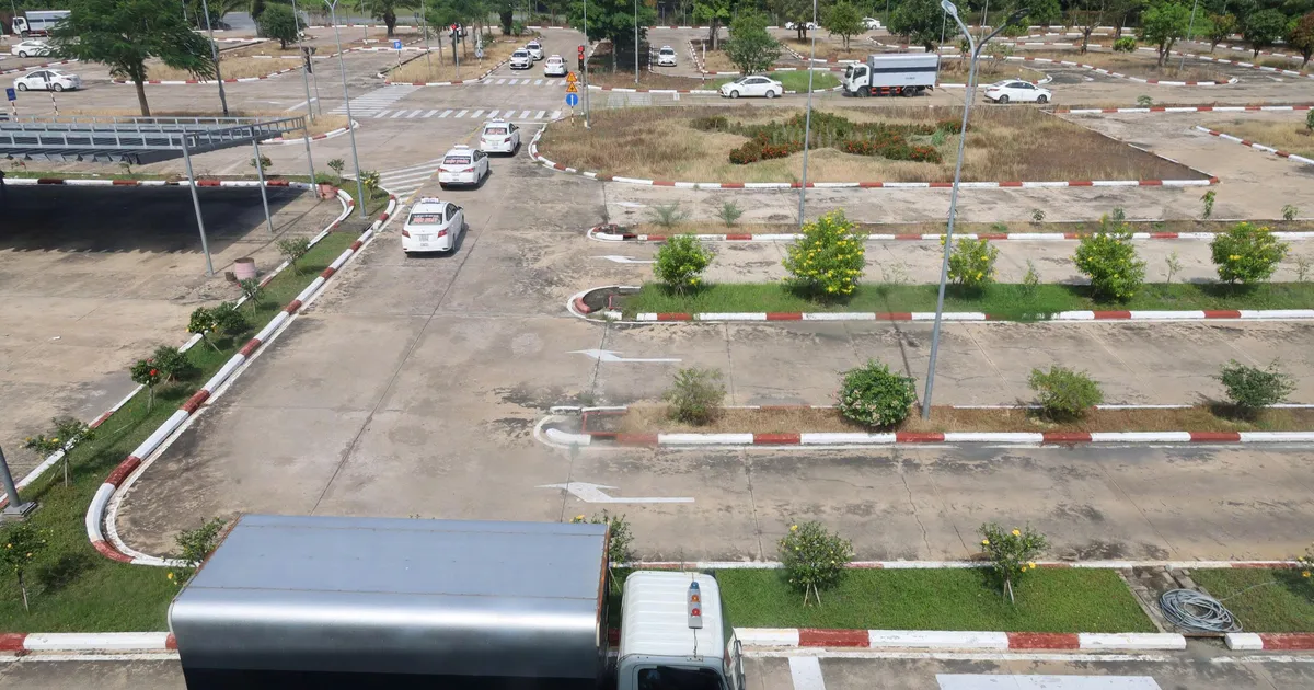 Học lái ô tô từ xa qua hệ sinh thái chuyển đổi số tích hợp AI