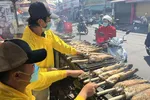 Phố cá lóc nướng Sài Gòn nhộn nhịp trước ngày Vía Thần Tài