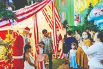 TPHCM: Rộn ràng không khí mua sắm mùa Giáng sinh 