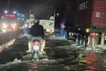 Quốc lộ 1A qua địa bàn phường Đại Thành, TP Cần Thơ bị ngập sâu trong nước