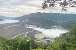 Hồ thủy điện Hòa Bình đã mở 5 cửa xả đáy theo yêu cầu của cơ quan phòng chống thiên tai, dù mùa mưa lũ chưa tới