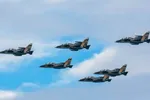 Biên đội bay 6 chiếc Yak-130 trên bầu trời Hà Nội. Ảnh: ĐỘC LẬP