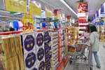 Người dân mua sắm tết sớm để hưởng nhiều ưu đãi 