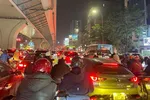 Hà Nội: Ùn ứ cả ngày do quá tải phương tiện 