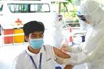 Tiêm vaccine cho công nhân khu công nghiệp.
