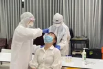 Lấy mẫu test Covid-19 người dân tại TPHCM.
