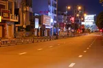Người dân TPHCM chấp hành nghiêm quy định tạm dừng ra đường sau 18h mỗi ngày từ 26-7. Ảnh: Hải An.