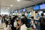 Lượng khách đi máy bay tăng đột biến