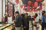 Giao dịch vàng tại doanh nghiệp. (Ảnh: Vietnam+)