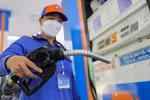 Giá xăng giảm hơn 800 đồng còn hơn 27.000 đồng/lít