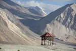 Pangong Tso là một hồ nội lục ở Himalayas nằm ở độ cao khoảng 4.350m. Nó dài 134 km và kéo dài từ Ấn Độ đến Khu tự trị Tây Tạng, Trung Quốc.
