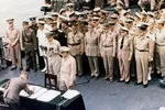Các đại diện của Nhật Bản đứng trên tàu USS Missouri trước khi ký kết văn kiện đầu hàng kết thúc WWII, 2-9-1945. Nguồn: Universal Images Group qua Getty 