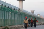Một 'trung tâm cải tạo' ở Tân Cương, TQ. @Reuters