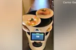 Robot được sử dụng ở một nhà hàng tại Florida. Nguồn ảnh: Fox News.