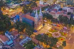 The Notre Dame Cathedral, an icon of HCMC, is lit up at night, 2020. Photo by VnExpress/Tran Ngoc Dung.