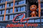 Logo Alibaba tại trụ sở công ty này ở Hàng Châu, Trung Quốc - Ảnh: Reuters.