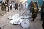 Taliban thu và đập các anten chảo thu truyền hình