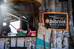 Một quán cafe chấp nhận Bitcoin ở El Salvador tháng 4/2021 - Ảnh: Reuters.