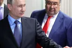 Tổng thống Nga Vladimir Putin (trái) và người sáng lập USM Holdings Alisher Usmanov (Ảnh: AFP)