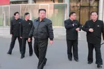 Nhà lãnh đạo CHDCND Triều Tiên Kim Jong Un thị sát Cơ quan Quản lý Phát triển Hàng không Vũ trụ Quốc gia, Bình Nhưỡng, CHDCND Triều Tiên, ngày 10 tháng 3 năm 2022. / Reuters