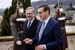 Thủ tướng Ba Lan Mateusz Morawiecki và người đồng cấp Séc Petr Fiala (trái) trong một cuộc gặp. Ảnh: AFP