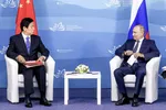 Ông Lật Chiến Thư trong cuộc gặp với Vladimir Putin tại Vladivostok vào 7-9. Ảnh: Tân Hoa Xã