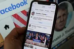 Ông Trump đã viết những bài đăng đầu tiên của mình trên tài khoản Facebook và YouTube đã được khôi phục vào ngày 17/3. @AFP