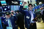 S&P 500 vượt mốc 4000 điểm; Dầu tăng giá khi lo ngại về ngành ngân hàng dịu lại