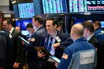 S&P 500 nhuộm xanh ba phiên liền; Dầu tăng mạnh hơn 4%