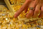 Giá vàng thế giới 16/1: 61,7 triệu đồng/lượng, vàng tăng do nhu cầu trú ẩn an toàn