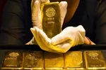 Giá vàng thế giới 16/2: 60 triệu đồng/lượng, vượt mốc 2.000 USD/ounce
