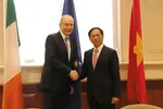 Vietnamese Minister of Foreign Affairs Bui Thanh Son (R) and Ireland’s Deputy Prime Minister, Minister for Foreign Affairs and Minister for Defense Micheál Martin. (Photo: VNA)