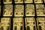 Giá vàng thế giới 2/5: Vàng giảm xuống mức thấp nhất 2 tuần