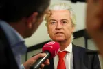 Lãnh đạo cực hữu người Hà Lan Geert Wilders phát biểu với giới truyền thông vào ngày ông quyết định rời khỏi liên minh cầm quyền tại The Hague, Hà Lan.