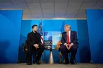 Tổng thống Volodymyr Zelensky gặp Tổng thống Donald Trump bên lề hội nghị thượng đỉnh NATO tại The Hague vào 25-6.