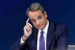 Thủ tướng Hy Lạp Kyriakos Mitsotakis gọi tỷ lệ sinh giảm của đất nước là 'mối đe dọa quốc gia'. Ảnh: Achilleas Chiras/EPA