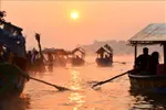 Các tín đồ Hindu tham gia lễ hội Chhath Puja tại Jabalpur, Ấn Độ. Ảnh tư liệu: TTXVN
