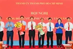 Thường trực Thành ủy TPHCM chúc mừng đồng chí Lê Quốc Phong và đồng chí Phạm Thành Kiên nhận quyết định