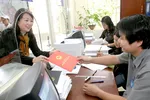 Nhiều thủ tục và thẩm quyền tự làm khó nhau