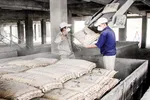 Doanh nghiệp xi măng - Rộng đường xuất khẩu, lợi nhuận khó tăng