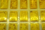 Giá vàng SJC bất ngờ tuột mốc 57 triệu đồng/lượng