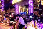 Nhiều quán beer club ấn chiếm vỉa hè, hoạt động gây ô nhiễm tiếng ồn