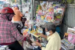 Một quầy bán báo trên đường Lý Chính Thắng, quận 3. Ảnh: CAO THĂNG