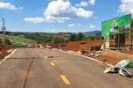 Những khu đất tại TP Bảo Lộc (Lâm Đồng) từng được quảng cáo rầm rộ nhưng nay vắng bóng người tìm hiểu, mua bán Ảnh: Đoàn Kiên