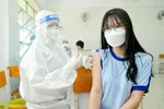 Tiêm vaccine Covid-19 cho học sinh ở quận 1, TPHCM Ảnh: CAO THĂNG